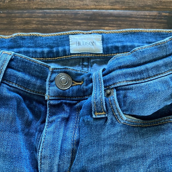 Hudson distressed medium wash skinny jeans. Size 25. - Picture 3 of 3